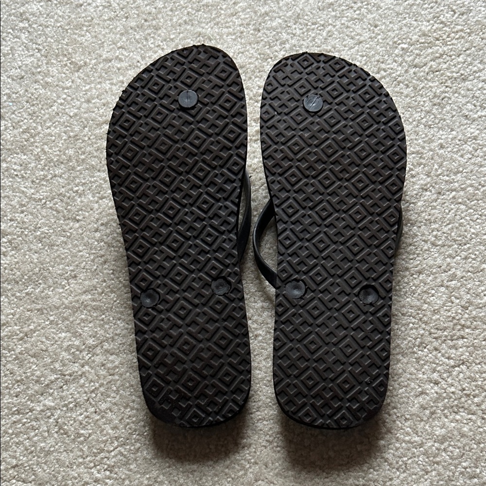 Tory Burch Black & White Tropical Logo Flip Flops - Picture 4 of 4